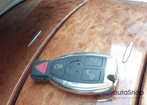 2008 Mercedes-Benz R 350 4Matic z USA, uszkodzony, nr VIN 4JGCB65E58A074031